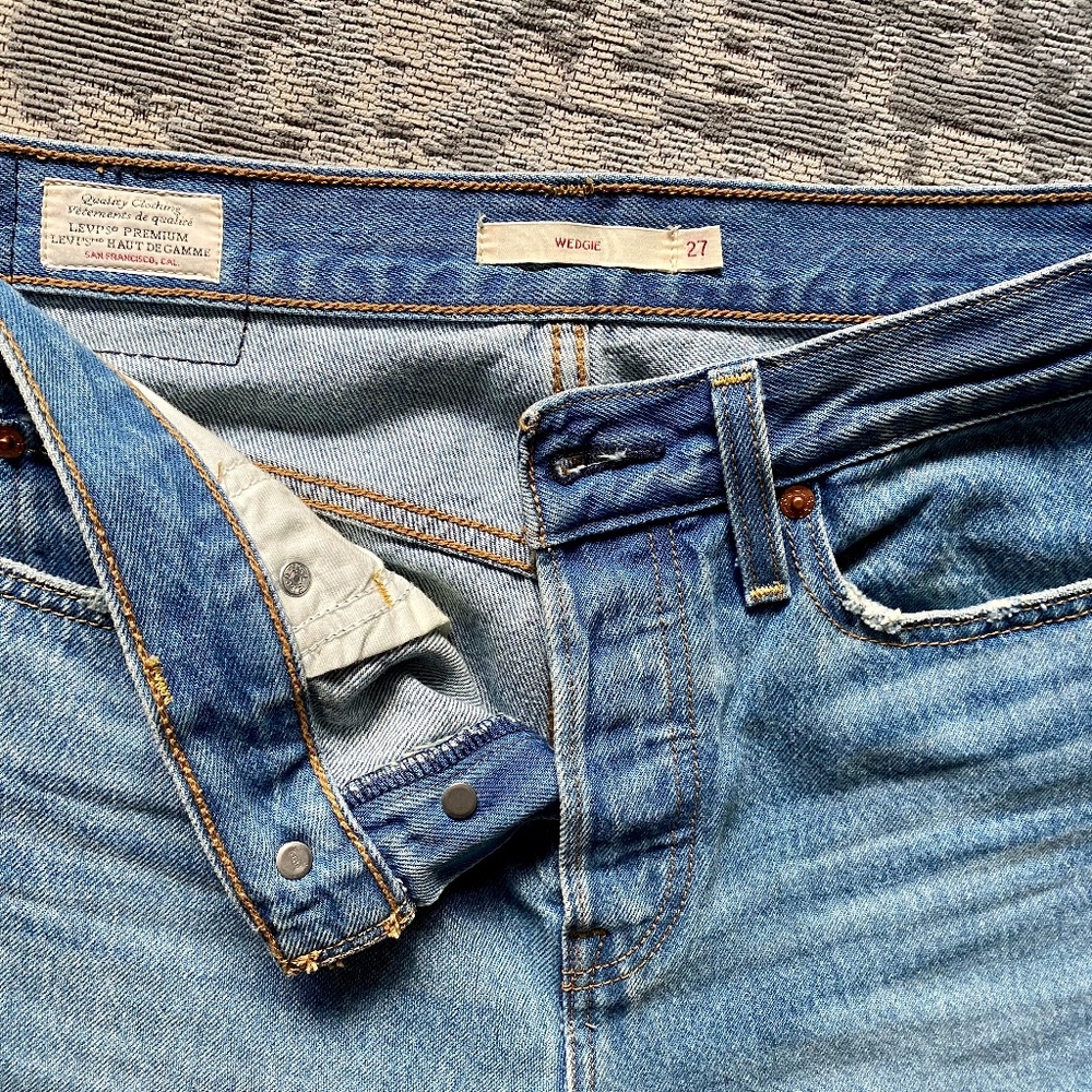 Levi’s Wedgie Icon Jean Sz 27